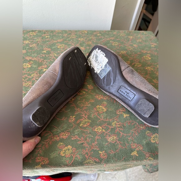 Anne Klein iFlex Jadelyn Leather Bronze Gold Low Kitten Heel Shoes Size 8.5 M. - Picture 7 of 9